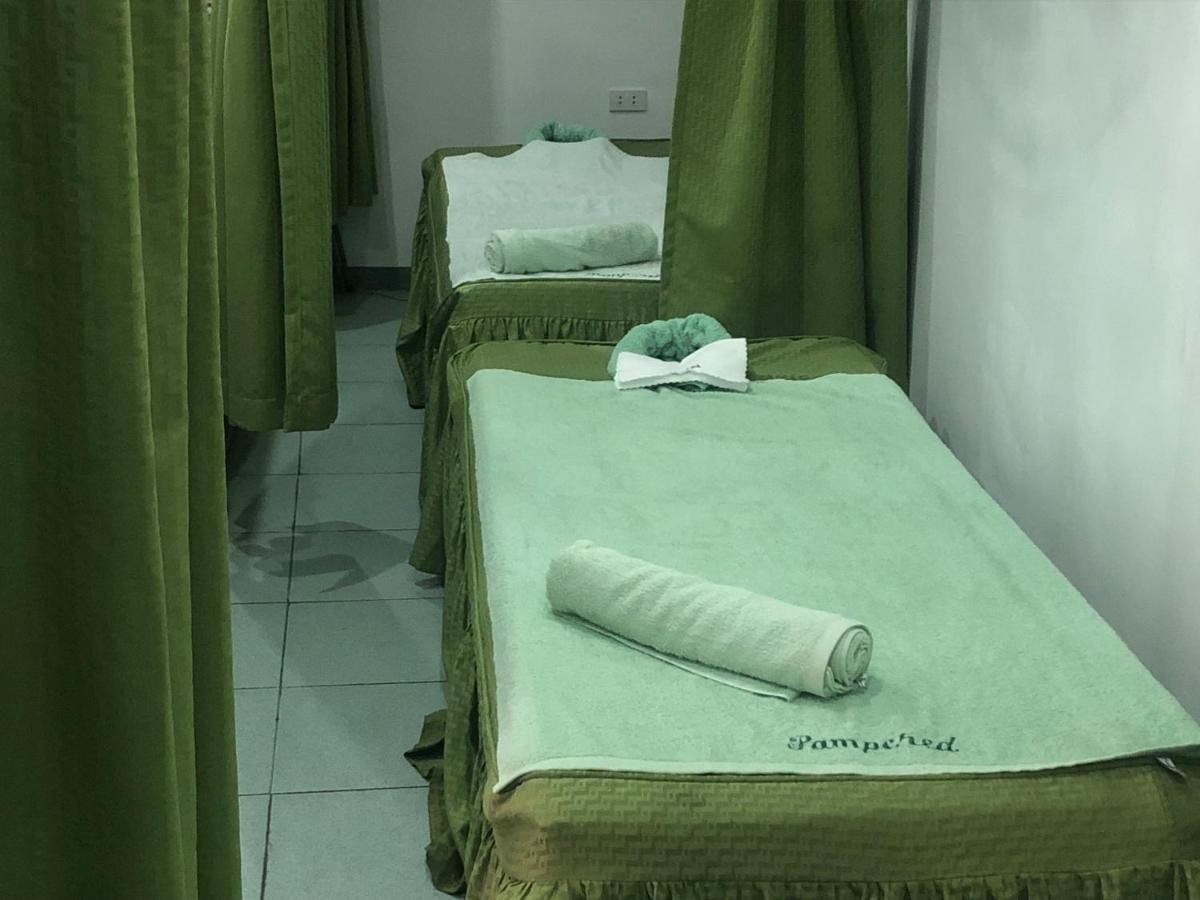 פוארטו גאלרה Badladz Staycation Condos מראה חיצוני תמונה