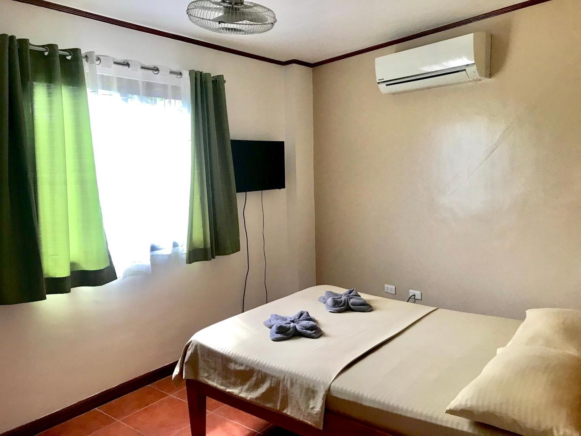 פוארטו גאלרה Badladz Staycation Condos מראה חיצוני תמונה